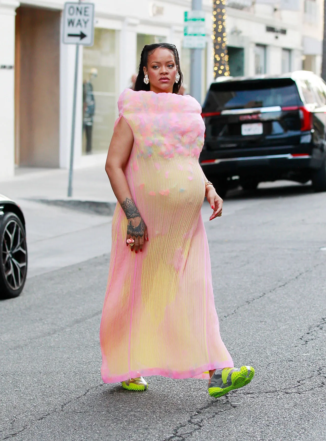 Rihanna in new clothes